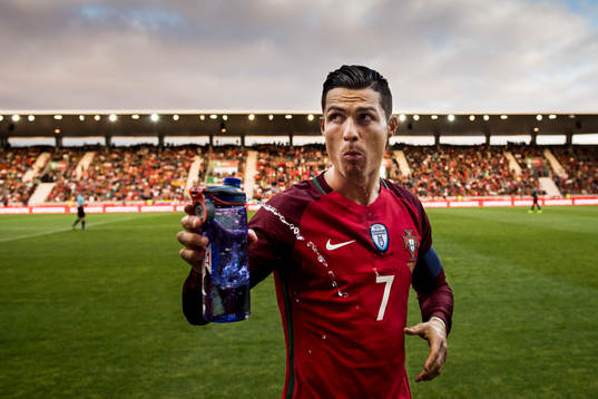 Bläddra bland fler bilder av Fotboll, Träningsmatch, Portugal - Sverige