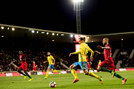 Sveriges Niklas Hult och Portugals Ricardo Quaresma