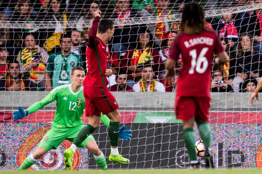 Portugals Cristiano Ronaldo gör 1-0 bakom Sveriges