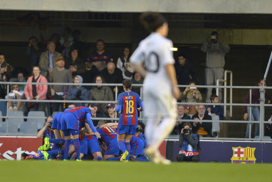 Barcelonas Jennifer Hermoso jublar med lagkamrater