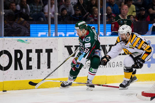 Frölundas Mats Rosseli Olsen före Skellefteås Axel