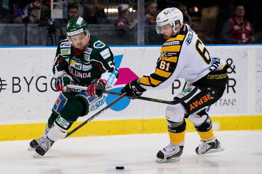 Frölundas Mats Rosseli Olsen före Skellefteås Fredrik