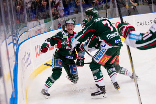 Frölundas Victor Olofsson jublar ihop med Simon