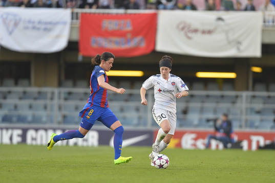 FC Rosengard's Ella Masar und FC Barcelona's Miriam Dieguez