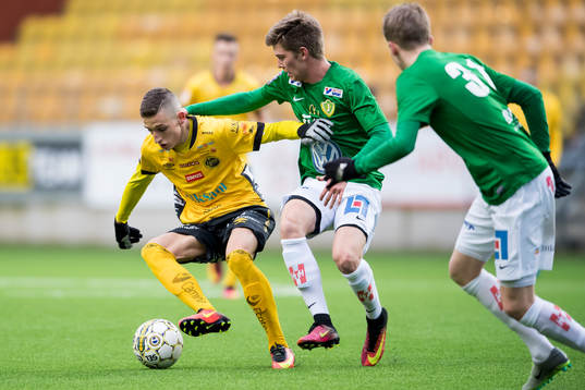 Elfsborgs Arian Kabashi och Jönköpings Adam Fägerhag