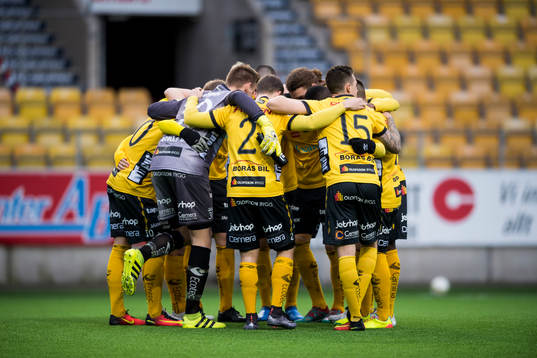 Elfsborgs spelare innan avspark i fotbollsmatchen i Folksam