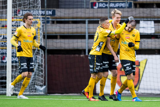 Elfsborgs Ibrahim Dresevic klappas om av Arian Kabashi och