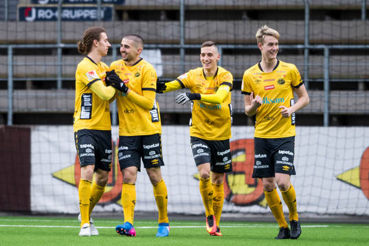 Elfsborgs Ibrahim Dresevic jublar ihop med Christopher Mc