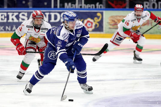 Moras Emil Bejmo jagar Leksands Johan Olofsson