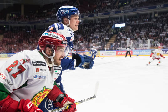 Moras Matt Bailey och Leksands Lukas Ericsson  i