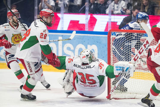 Moras målvakt Christian Engstrand 0ch Oskar Svanlund  i