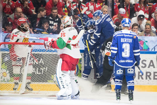 Leksands Benjamin Youds jublar med Mattias Ritola