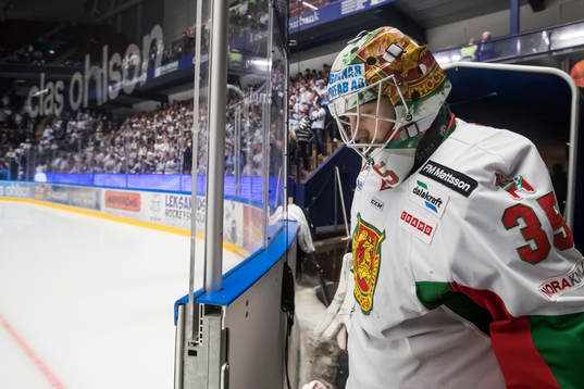 Moras målvakt Christian Engstrand på väg in till 3e