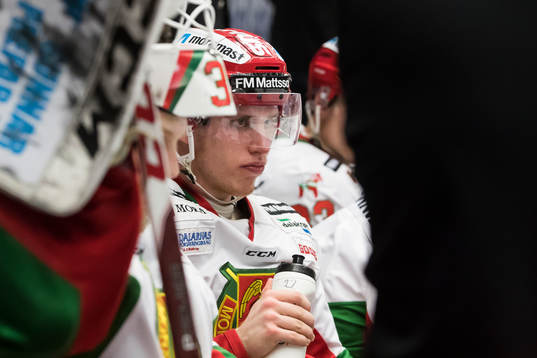 Moras Matias Lassen  i ishockeymatchen i direktkvalet till