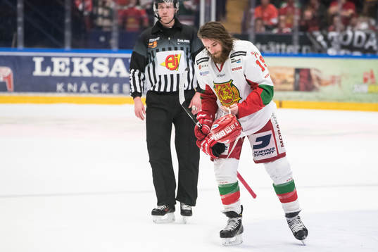Moras Alex Aleardi  i ishockeymatchen i direktkvalet till