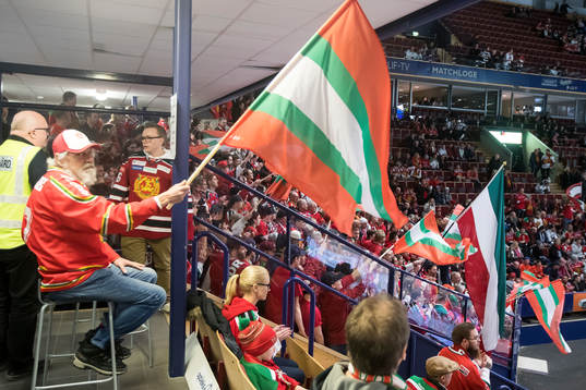 Moras supporters i ishockeymatchen i direktkvalet till SHL
