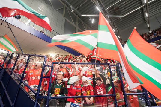 Moras supporters i ishockeymatchen i direktkvalet till SHL