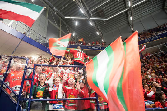Moras supporters i ishockeymatchen i direktkvalet till SHL