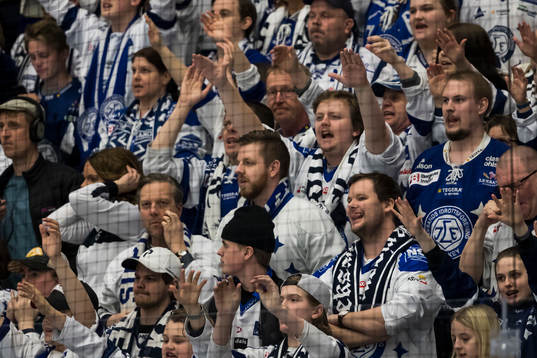 Leksands supporters i ishockeymatchen i direktkvalet till