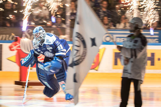Leksands målvakt Henrik Haukeland  i ishockeymatchen i
