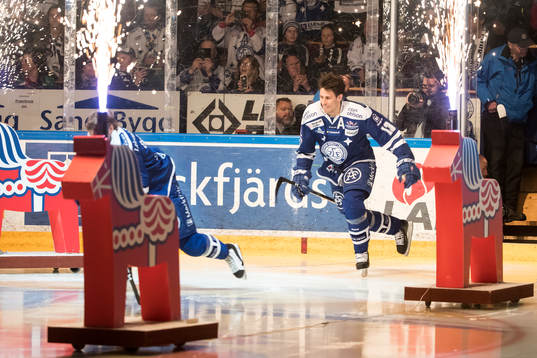 Leksands Jon Knuts  i ishockeymatchen i direktkvalet till