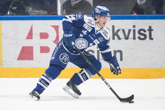 Leksands Oskar Lang  i ishockeymatchen i direktkvalet till