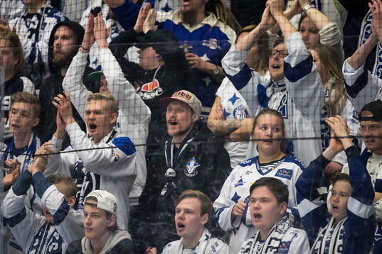 Leksands supporters i ishockeymatchen i direktkvalet till