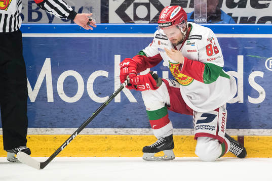 Moras Mathias Bromé  i ishockeymatchen i direktkvalet till