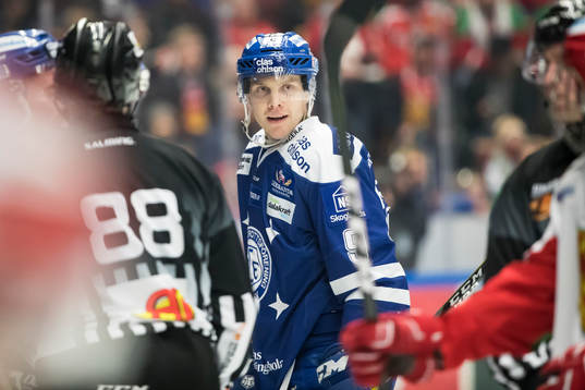 Leksands Lukas Ericsson  i ishockeymatchen i direktkvalet