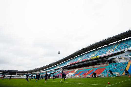 IFK Göteborgs spelare värmer upp på Nya Ullevi