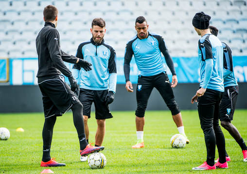Erdal Rakip och Felipe Carvalho i mitten