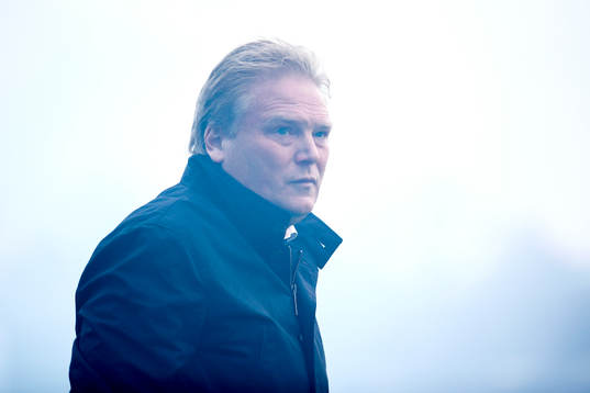 IFK Göteborgs tränare Jörgen Lennartsson i bengal rök