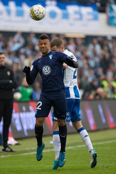 Malmö FFs Tobias Sana i nickduell med IFK Göteborgs Emil