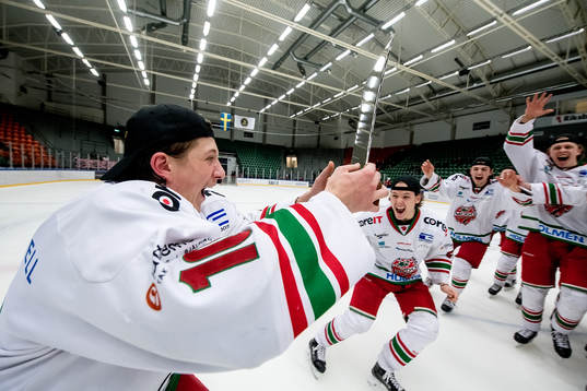 Modos Tomislav Lovric höjer SM pokalen