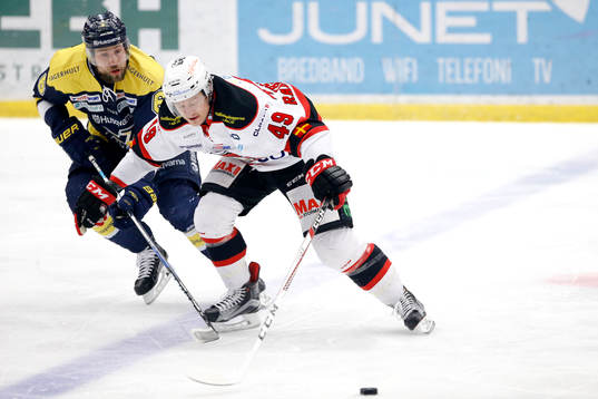 s Christoffer Persson  och Malmö Redhawks Rhett Rakhshani