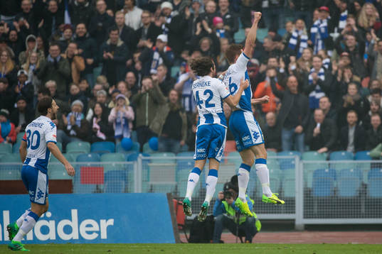 IFK Göteborgs Mikael Boman jublar ihop med Mikkel Diskerud
