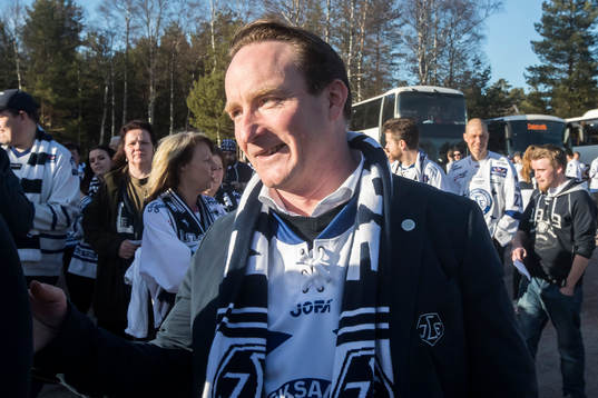 Leksands VD Christer Plars innan ishockeymatchen i