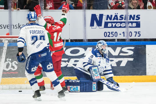 Leksands Tobias Forsberg och målvakt Atte Engren deppar