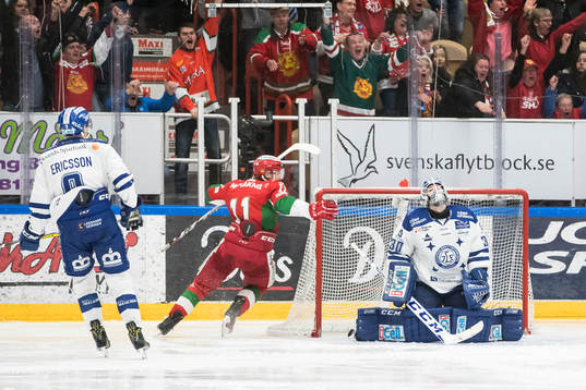 Moras Alexander Hilmerson jublar Leksands målvakt Henrik