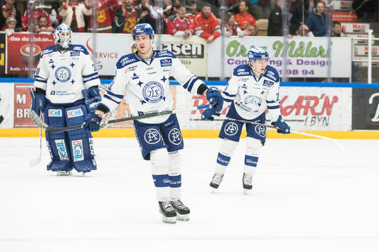 Leksands målvakt Henrik Haukeland och Tobias Forsberg och