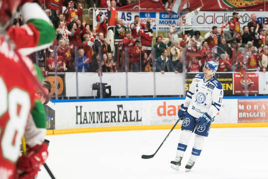 Leksands Jon Knuts deppar i ishockeymatchen i direktkvalet