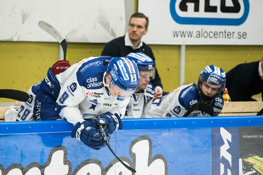 Leksands Lukas Ericsson deppar i ishockeymatchen i