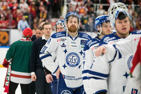 Leksands Mattias Ritola  deppar i ishockeymatchen i