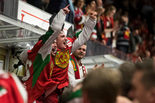 Moras spelarna jublar