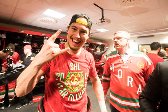 Moras Robin Johansson jublar