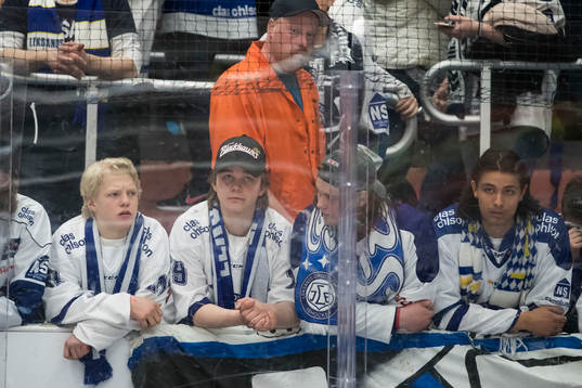 Leksands  fansen deppar i ishockeymatchen i direktkvalet