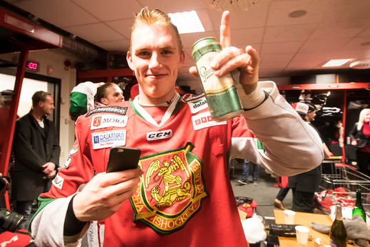 Moras Matias Lassen jublar