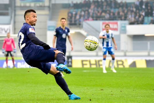 Malmö FFs Tobias Sana nder fotbollsmatchen i allsvenskan