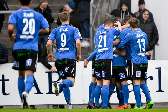 Halmstads Sead Haksabanovic jublar med lagkamrater