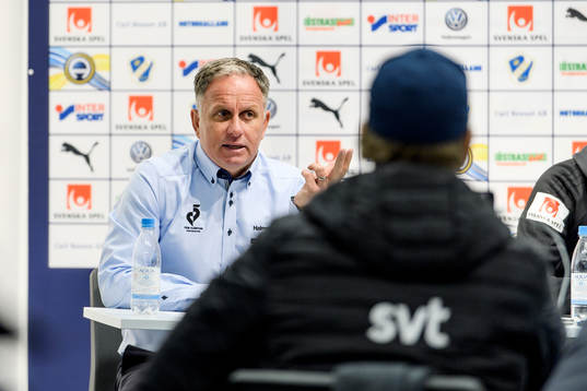 Halmstads tränare Jan Jönsson på presskonferensen